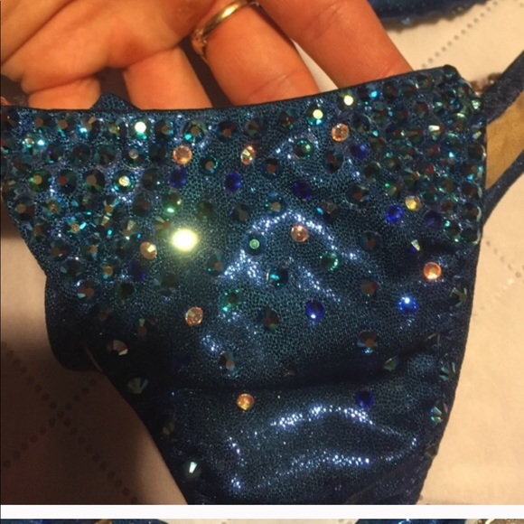 Ravish Sands custom competition bikini suit - Picture 3 of 4